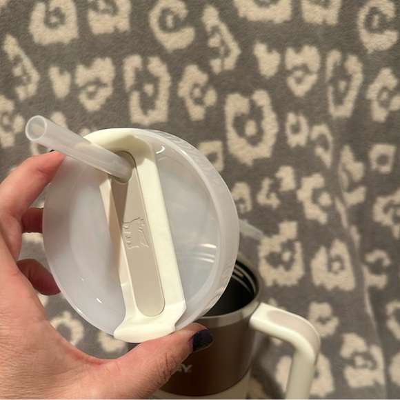 New Stanley 40oz “The FlowState” Quencher H20 Tumbler in 😍Rose Quartz Glow 2 😍 - Picture 8 of 17